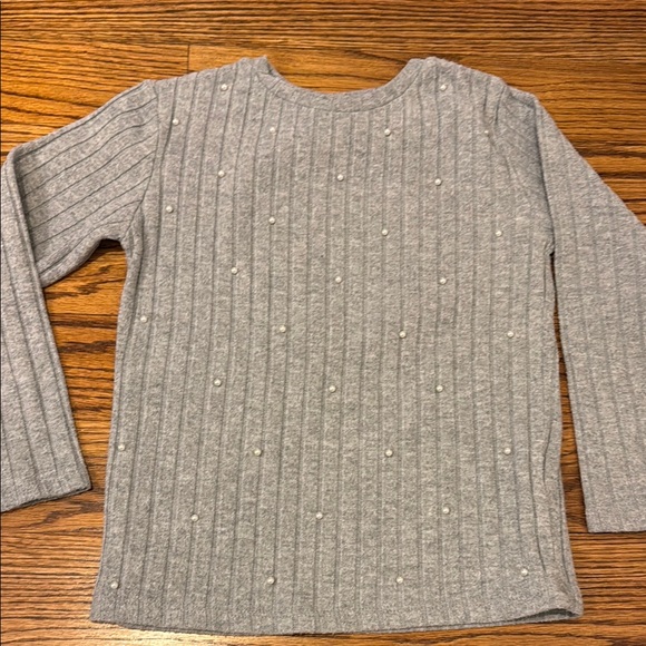 Zara Girls Gray Ribbed Sweater with Pearl Accents Sz 9 - Picture 1 of 1